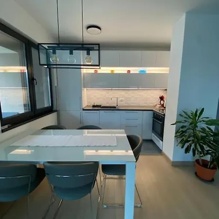 Appartement Luxurious And Spacious In Diamond Garden Building
